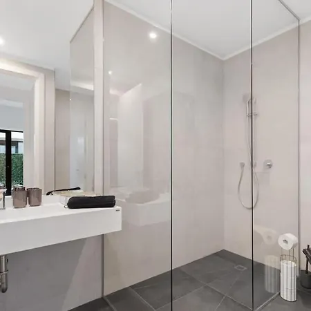 Business Panorama Loft 5star Location, Queen Beds Apartment *