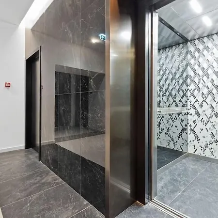 Daire Business Panorama Loft 5star Location, Queen Beds *