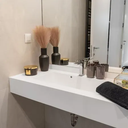 Daire Business Panorama Loft 5star Location, Queen Beds *