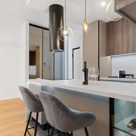 Daire Business Panorama Loft 5star Location, Queen Beds *