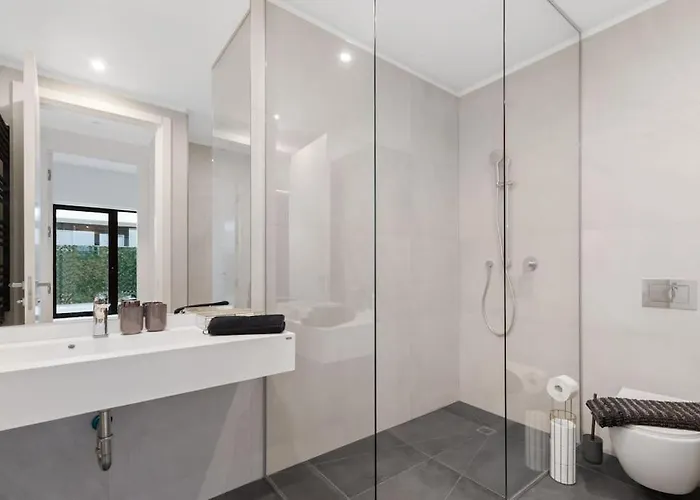 Business Panorama Loft 5star Location, Queen Beds Apartment *