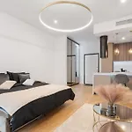 Business Panorama Loft 5star Location, Queen Beds Apartment